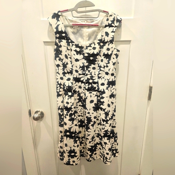 Kasper Dresses & Skirts - Kasper Black White Floral Sleeveless A-Line Dress Size 4 Career Church Wedding
